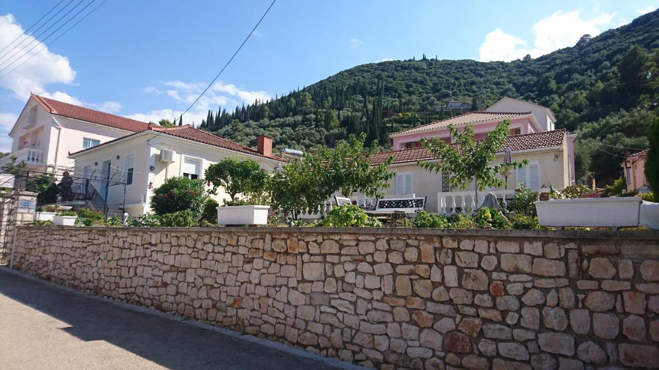 Iris Apartments Ithaca Ваті Екстер'єр фото